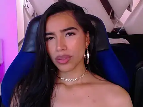 Czat XXX na żywo – Miaa_ferrari1