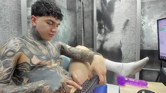 Show modela Gury_tattoo na web-kameri