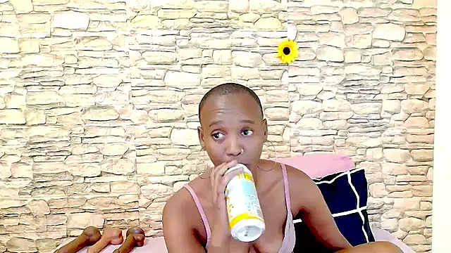 Chat +18 de EbonyOlive69 ao vivo