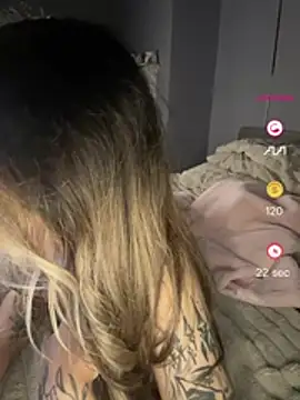 Show de xYoungHotwife na webcam