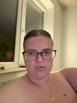 CurvyPaar2 live XXX chat