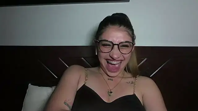 Sala de chat en directo de AliceTeenager___