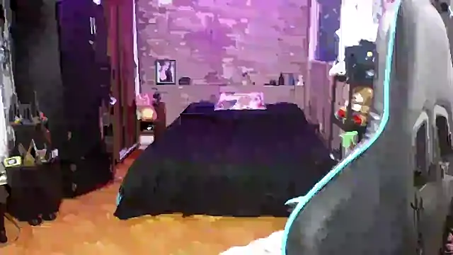 AngelaQueen_ Adlı Modelin Canlı XXX Sohbeti