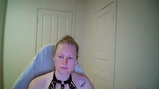 Chatroom XXX en direct de Girlnina-1995