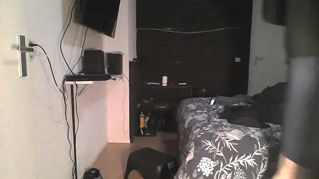 slaveboyrow Webcamshow