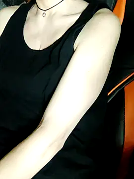 Aashikalaa Adlı Modelin Canlı XXX Sohbeti
