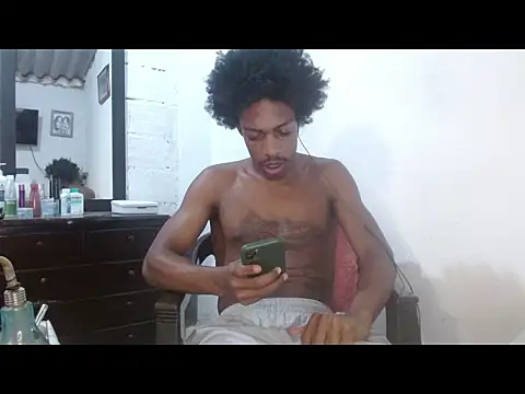 Larry-n-clouds Show in webcam
