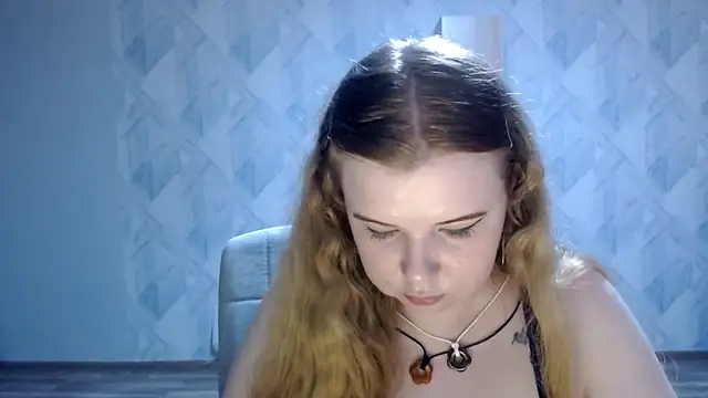 Melina_Hot09's Live Chat Room