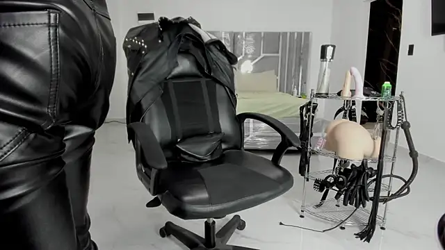 master_leather live XXX chat