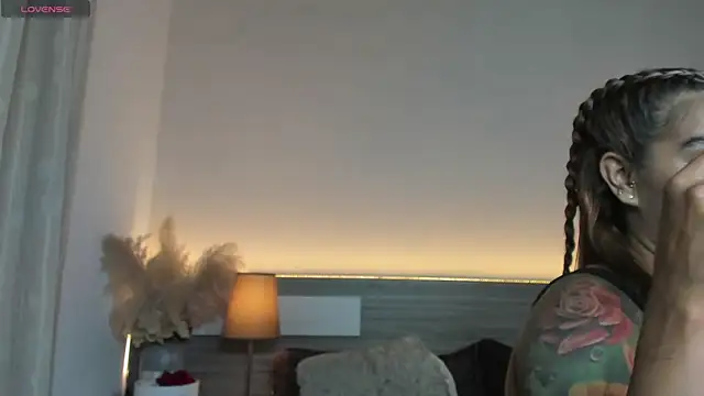 ZarahFoxx: онлайн-секс-чат
