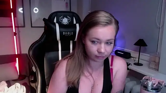Czat XXX na żywo – holly_xglam