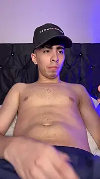 Show modela michaell_twinkk na web-kameri