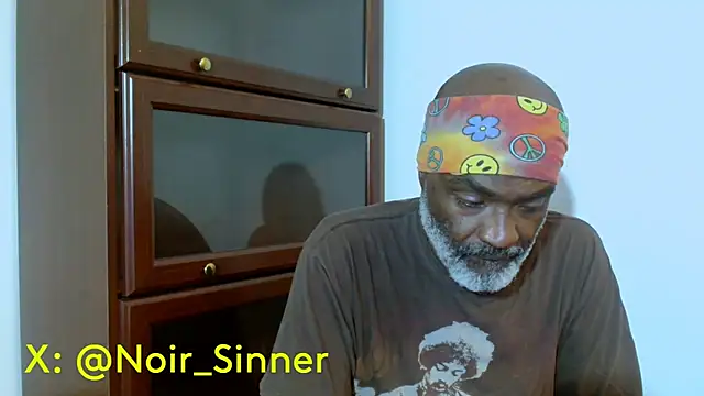 Pertunjukan Kamera Web sinnernoir