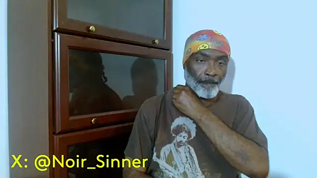 sinnernoir: διαδικτυακό σόου στην κάμερα