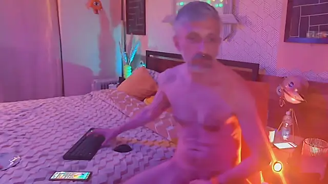 your-new-hoT-uncle Show Webcam