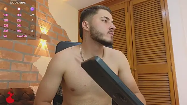 Show modela Brandon_01 na web-kameri
