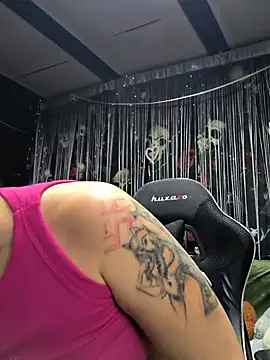 Онлайн чат XXX KikiXRed