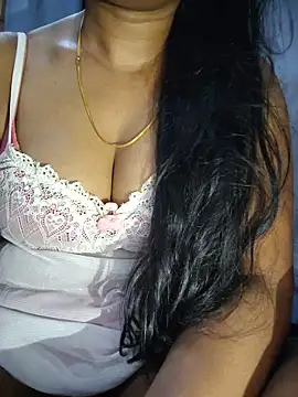 Show modela Ezabelljohn na web-kameri