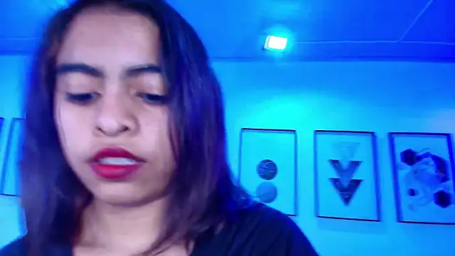 Naia_trendy Adlı Modelin Canlı XXX Sohbeti