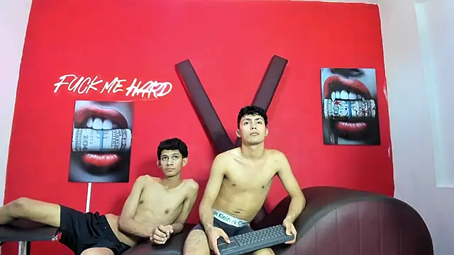 Онлайн чат XXX AVENGER_BOYS2026