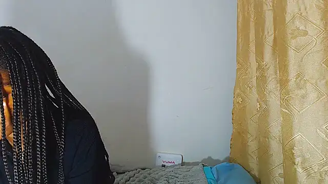 PetiteBarbie_05's Webcam Show
