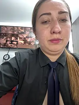 suzy-111 – Naživo XXX chat