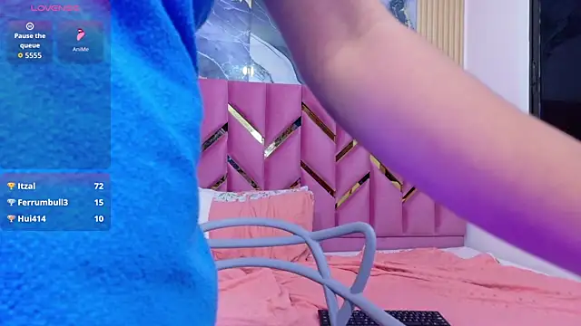 NaughtyyMommyyy Webcam Show