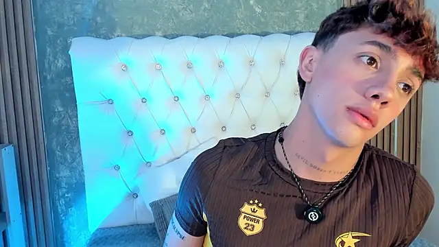 Chatroom XXX en direct de Tomy_Rox