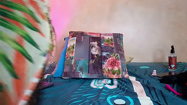 Kloee_12 Show in webcam