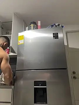 Ezzio_Scolaro Show in webcam