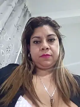 Chat +18 de Laura-Hernandez ao vivo