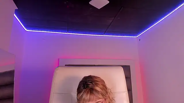 adhalee_js' Live XXX Chat