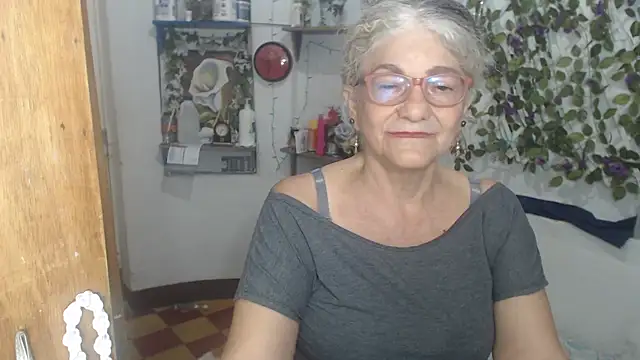 FunnyGrandma: διαδικτυακό σόου στην κάμερα