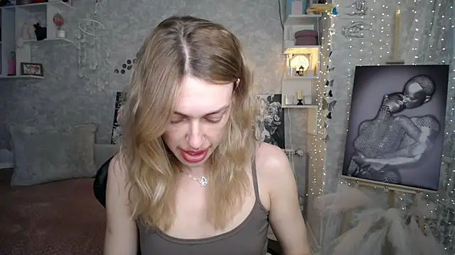 NickyAdamidi Adlı Modelin Canlı XXX Sohbeti