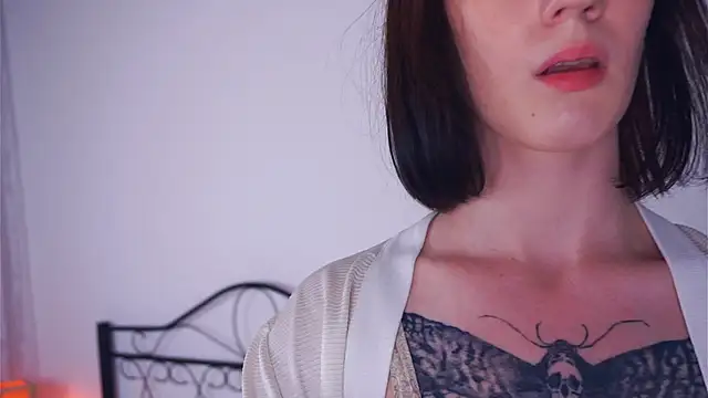 XXX chat uživo modela CharisDecarlo