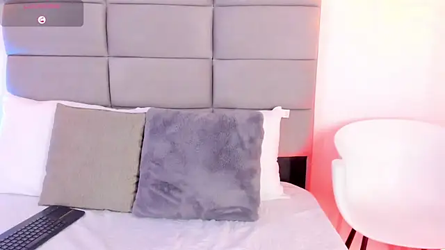 SensuallJenn élő XXX-chatje