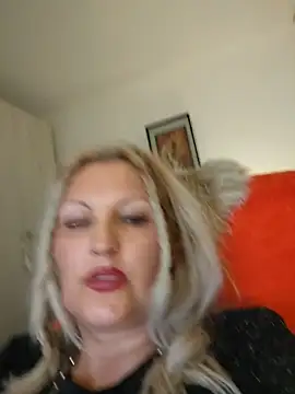 Chat XXX en directo de Divineblond
