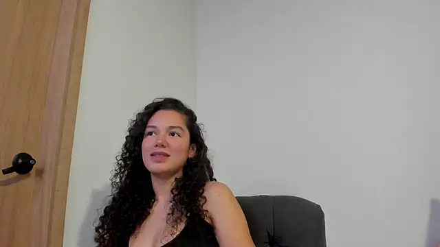 Chatroom XXX en direct de MiaRouseex