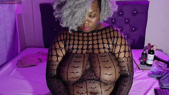 ebony_NeighborMoans: онлайн-секс-чат