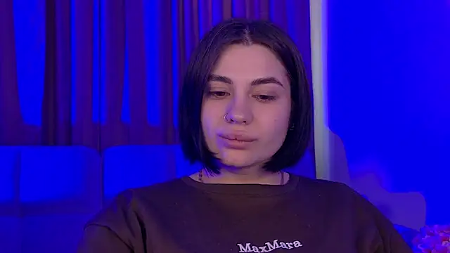 دردشة AdrianaToress الجنسية المباشرة