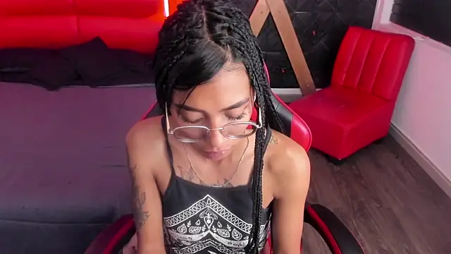KarlaSlutSkinny__ Live XXX-chat