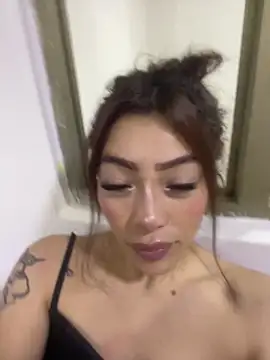 DAKOTA_SAKURA Chat XXX in diretta