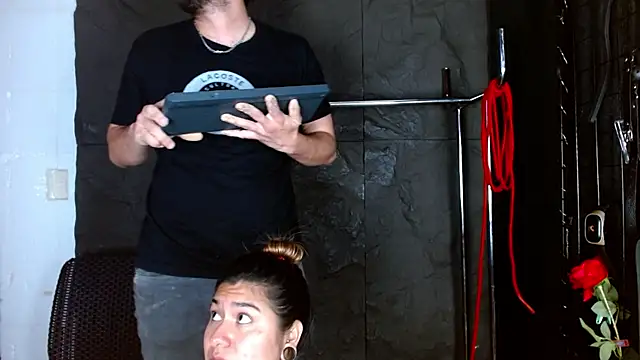 Megan_And_Kratos Show Webcam