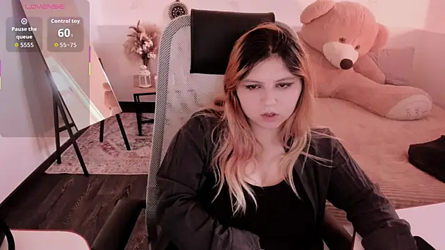 DiaAngell's Live XXX Chat