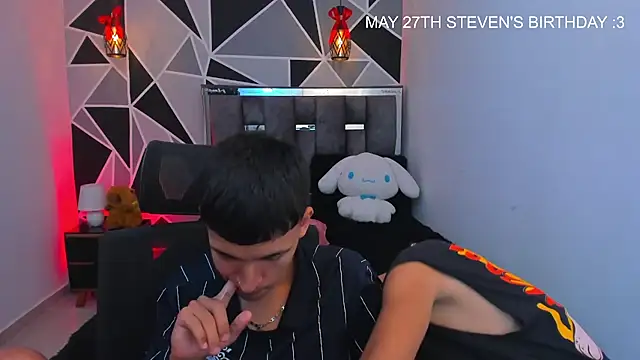 Juan_Nd_Steven: διαδικτυακό σόου στην κάμερα