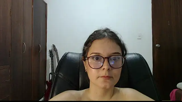 Chat +18 de MadieeLorez ao vivo