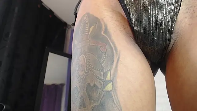 skinny_Yizz's Live XXX Chat