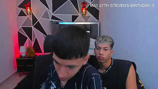Juan_Nd_Steven: διαδικτυακό σόου στην κάμερα