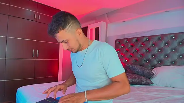 Valentiinoss Adlı Modelin Canlı XXX Sohbeti