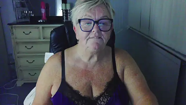 BridgetBlueEyes élő XXX-chatje